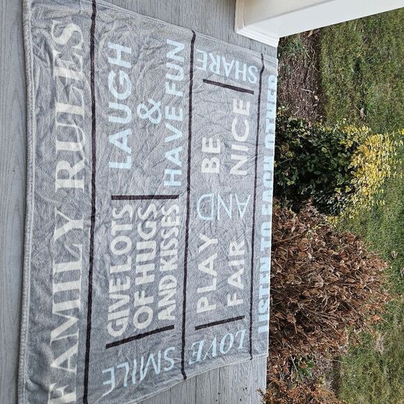 Family Rules pattern fleece microfiber blanket 50 x 58" pre loved - Picture 3 of 11